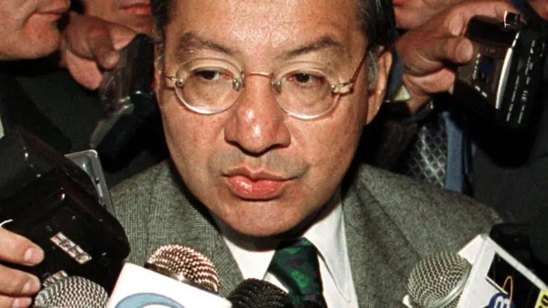 اعترف مانويل روشا، سفير الولايات المتحدة السابق لدى بوليفيا، بالتجسس لصالح كوبا لأكثر من 40 عاما.