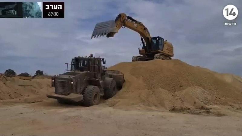 CHANNEL 14 شرت بعض الأعمال الجارية في غزة لبناء طريق جديد على موقع يوتيوب في 17 فبراير
