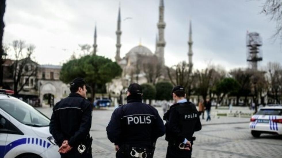 عناصر تابعة لشرطة اسطنبول في دورية أمنية بالمدينة
