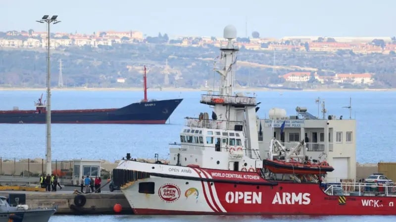 سفينة مساعدات غزة (أوبن آرمز) لم تغادر قبرص بعد
