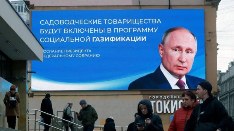 EPA-EFE/REX/SHUTTERSTOCK الاستعدادات للانتخابات الرئاسية الروسية المقبلة في مدينة سانت بطرسبرغ الروسية - 14 مارس/آذار 2024