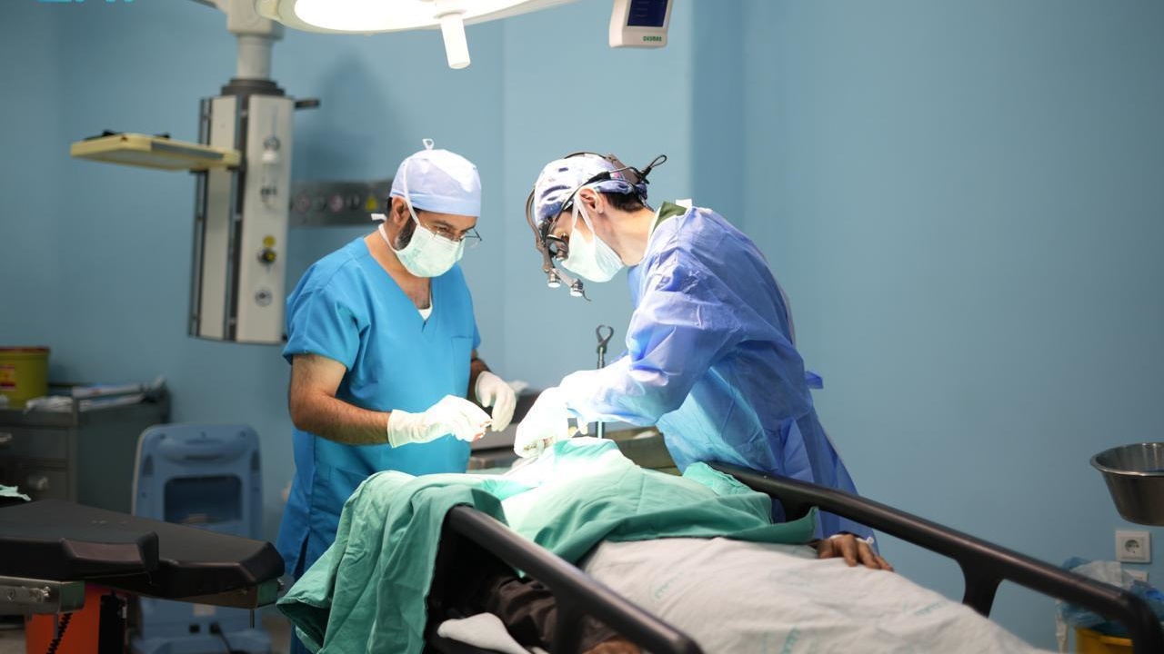 عمليات جراحية وتجميلية لضحايا زلزال تركيا وسوريا