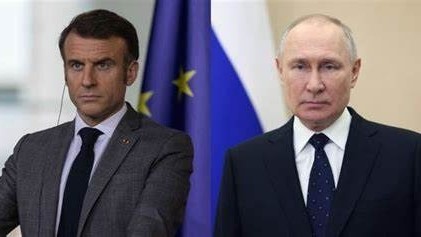 الرئيسان الروسي فلاديمير بوتين (يمين) والفرنسي ‘يمانويل ماكرون