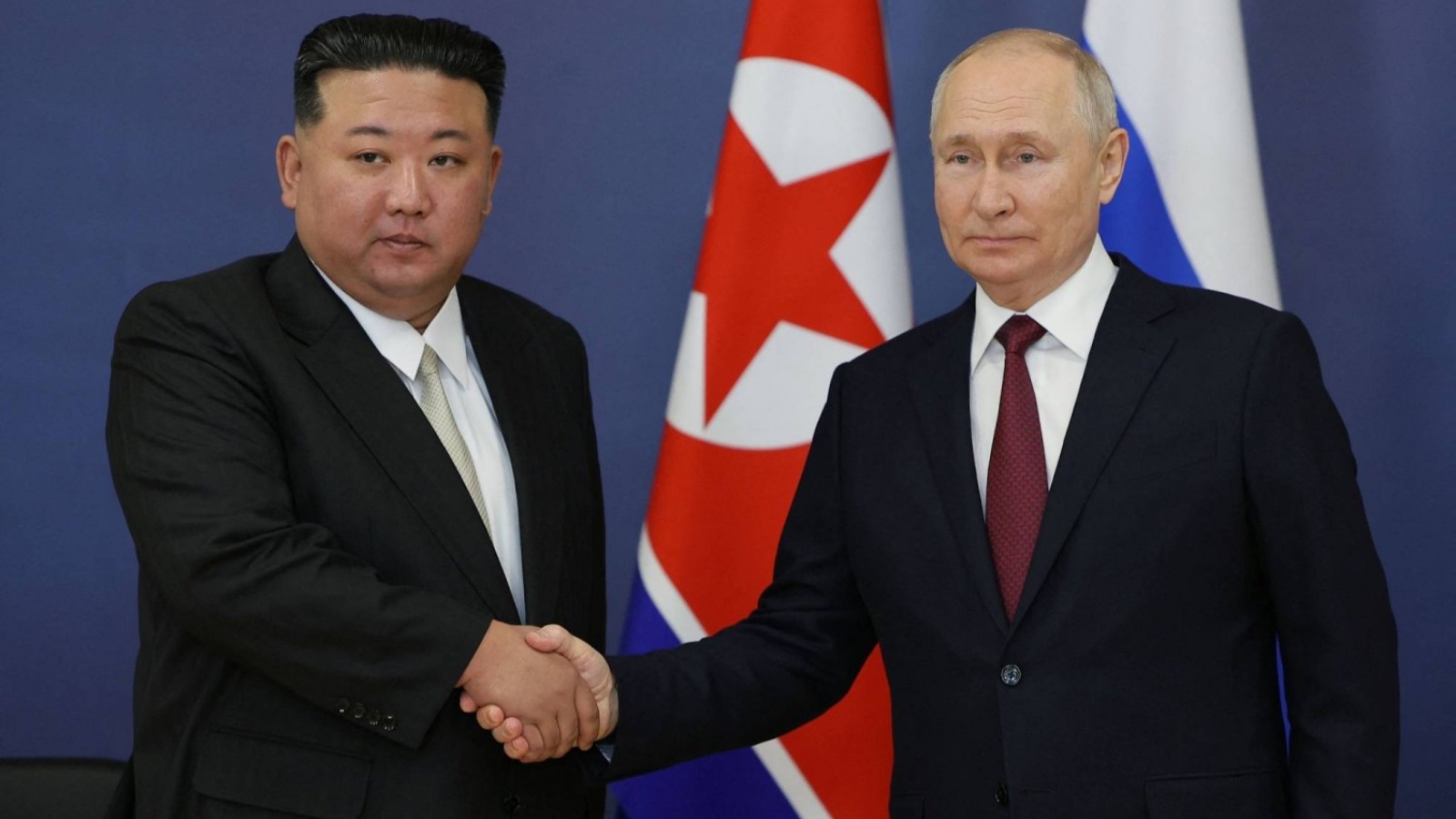 الزعيم الكوري الشمالي كيم جونغ أون و الرئيس الروسي فلاديمير بوتين خلال زيارته النادرة لروسيا