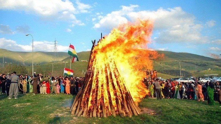 تحتفل الأسر الكردية شمالي العراق بالعيد في أحضان الطبيعة