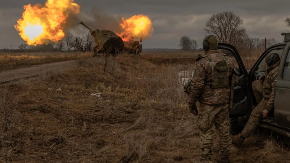 قوات أوكرانية تستخدم مدفعا سويدي الصنع في منطقة دونيتسك بشرق البلاد في 20 كانون الثاني/يناير 2024