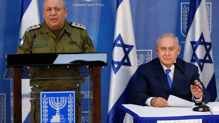 غادي أيزينكوت، عضو مجلس الحرب الإسرائيلي (يسار) وإلى جانبه رئيس الحكومة الإسرائيلية بنيامين نتياهو، في صوة من الأرشيف