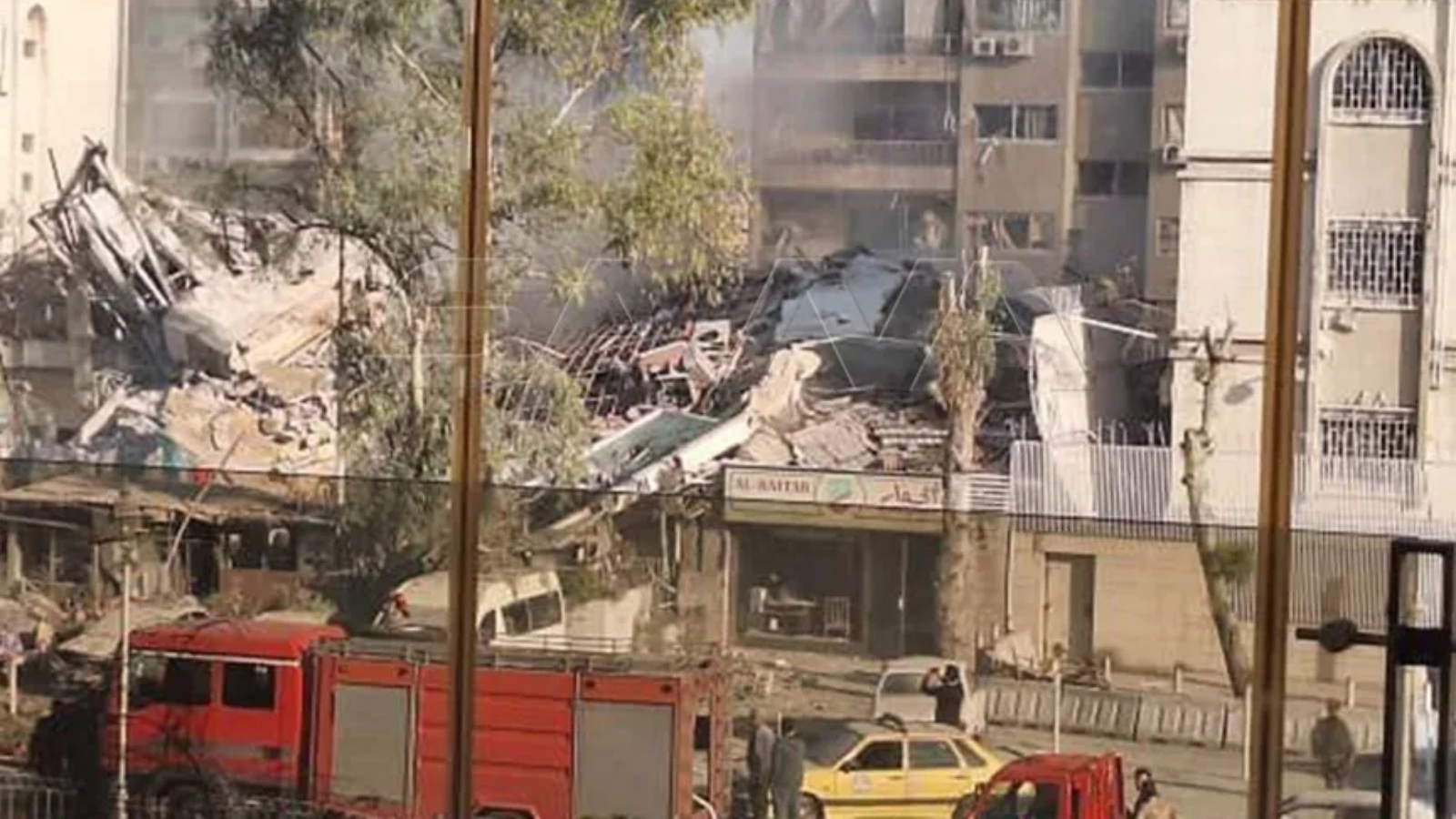 الدمار الذي ألحق بمبان عدة جراء ما وصفته بعدوان إسرائيلي على حي المزة بالعاصمة دمشق. 1 نيسان (أبريل) 2024 - الوكالة العربية السورية للأنباء 