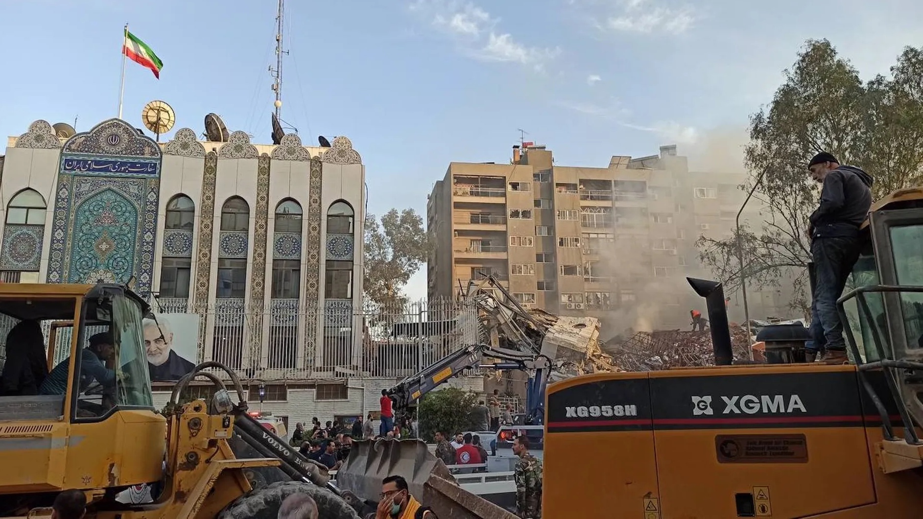 مبني القنصلية الإيرانية في دمشق بعد استهدافه
