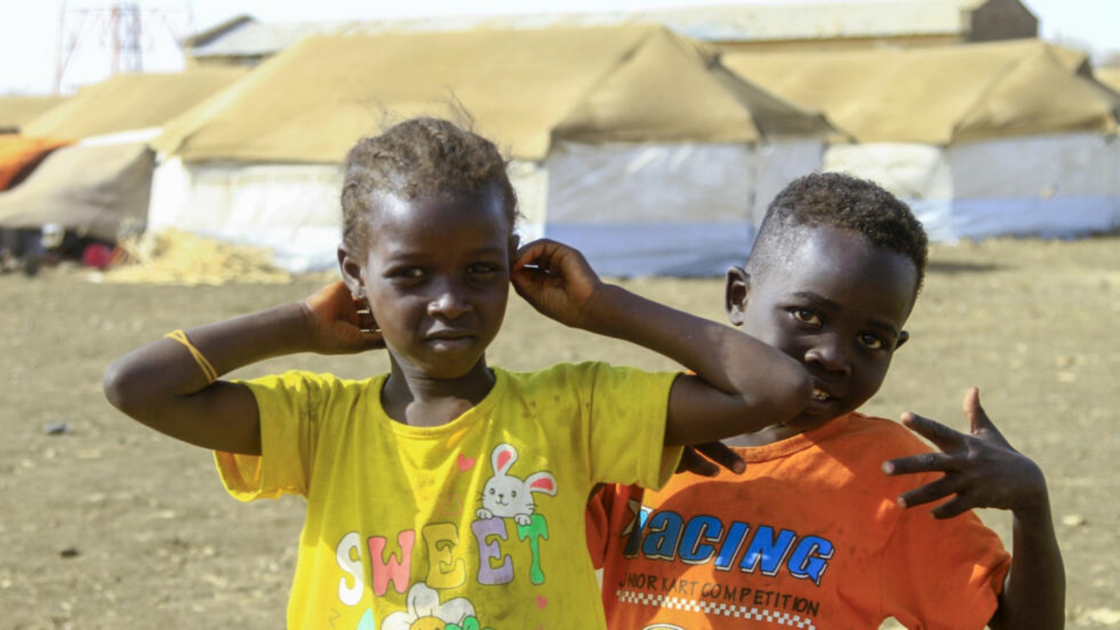 أطفال سودانيون في مخيم للنازحين داخليا في ولاية القضارف في 20 آذار/مارس 2024 أطفال سودانيون في مخيم للنازحين داخليا في ولاية القضارف في 20 آذار (مارس) 2024 