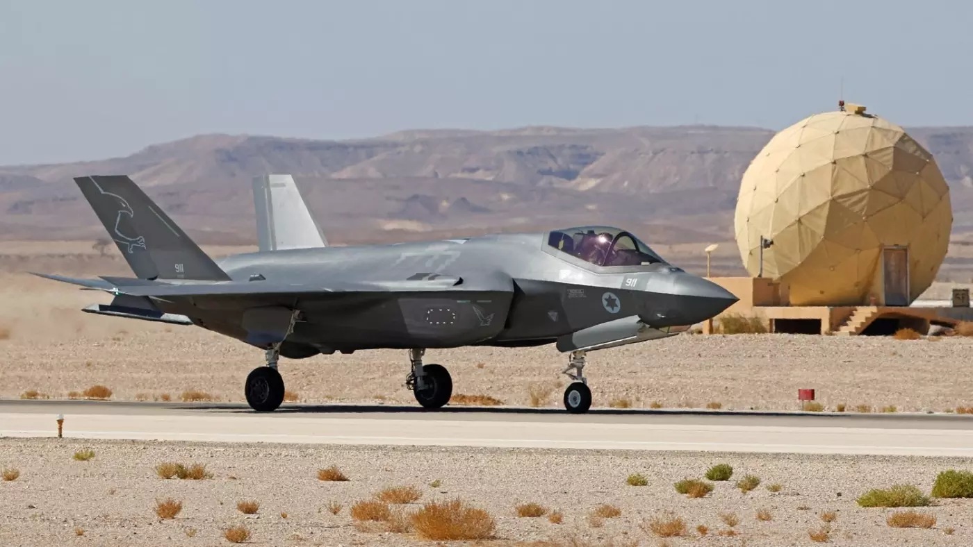 مقاتلة F-35 التابعة لسلاح الجو الإسرائيلي تهبط في قاعدة القوات الجوية شمال مدينة إيلات يوم 24 تشرين الأول (أكتوبر) 2021