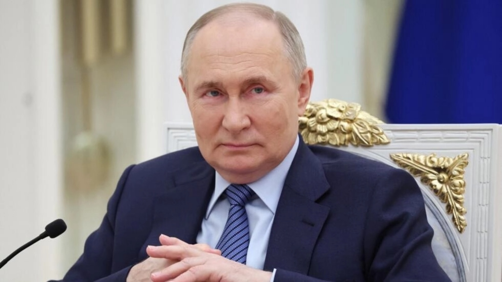 الرئيس الروسي فلاديمير بوتين يستقبل الفائزين في المسابقة الوطنية لقادة روسيا للموظفين العموميين في الكرملين في موسكو في 12 آذار (مارس) 2024.