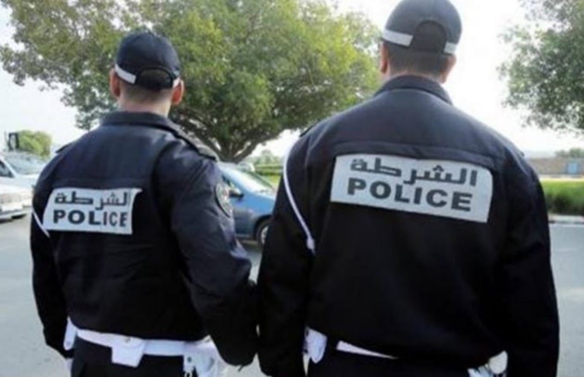 عنصران من الشرطة المغربية 