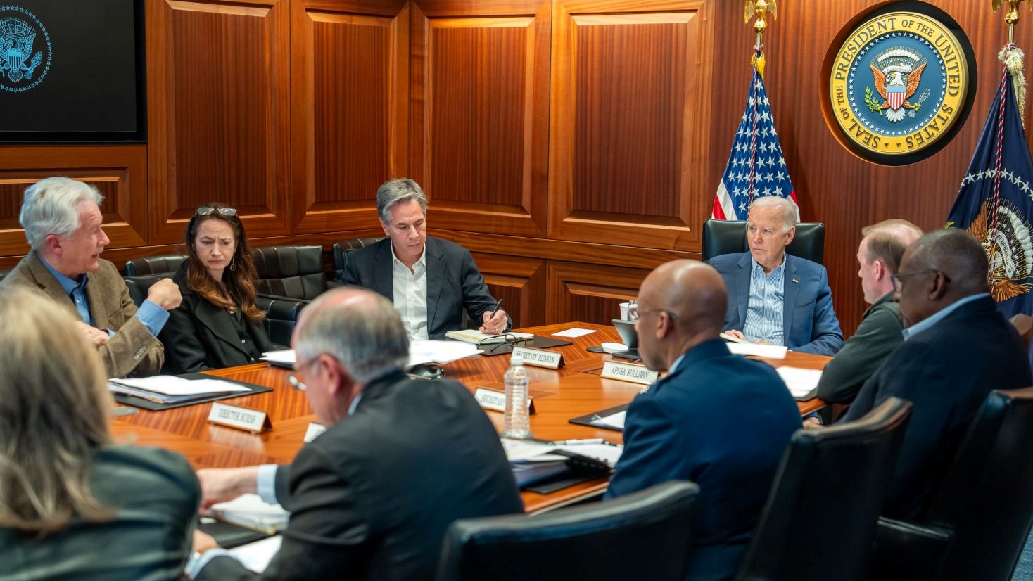 الرئيس الأميركي جو بايدن وفريق عمله في اجتماع طوارئ لدعم اسرائيل