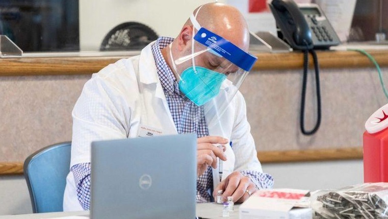 منظمة الصحة العالمية تقول إن اللقاحات آمن وفعال، والأعراض الجانبية نادرة جدا