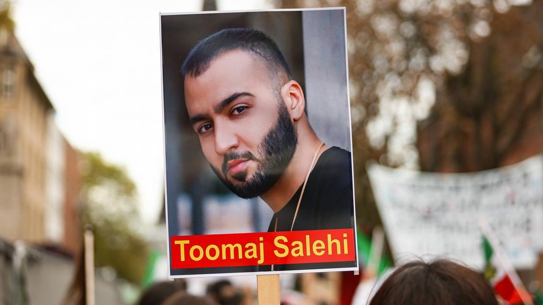 متظاهرون يدعمون صالحي وسط مخاوف من تنفيذ حكم الإعدام