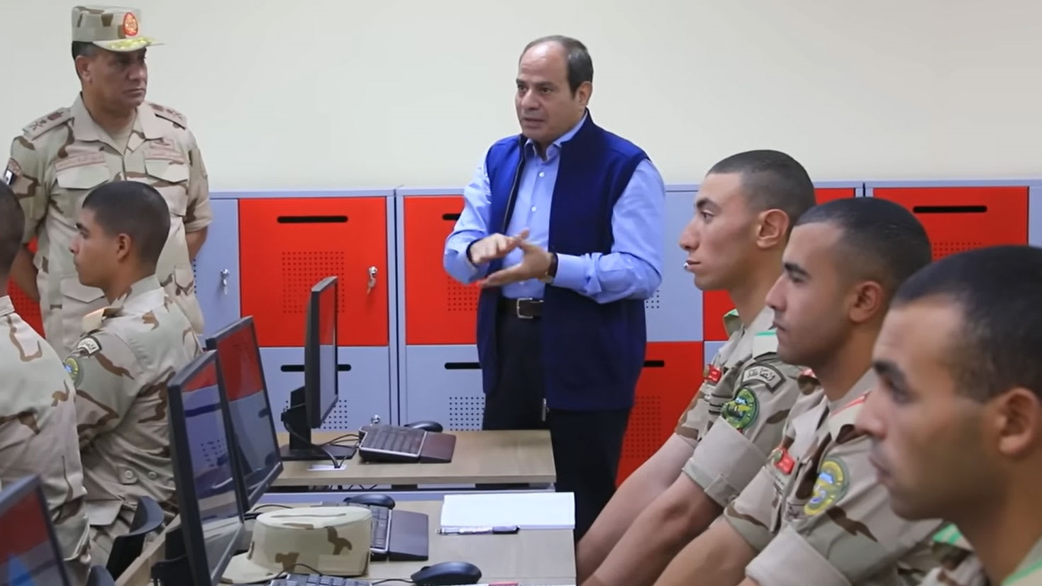 الرئيس المصري عبد الفتاح السيسي خلال زيارته الأكاديمية العسكرية