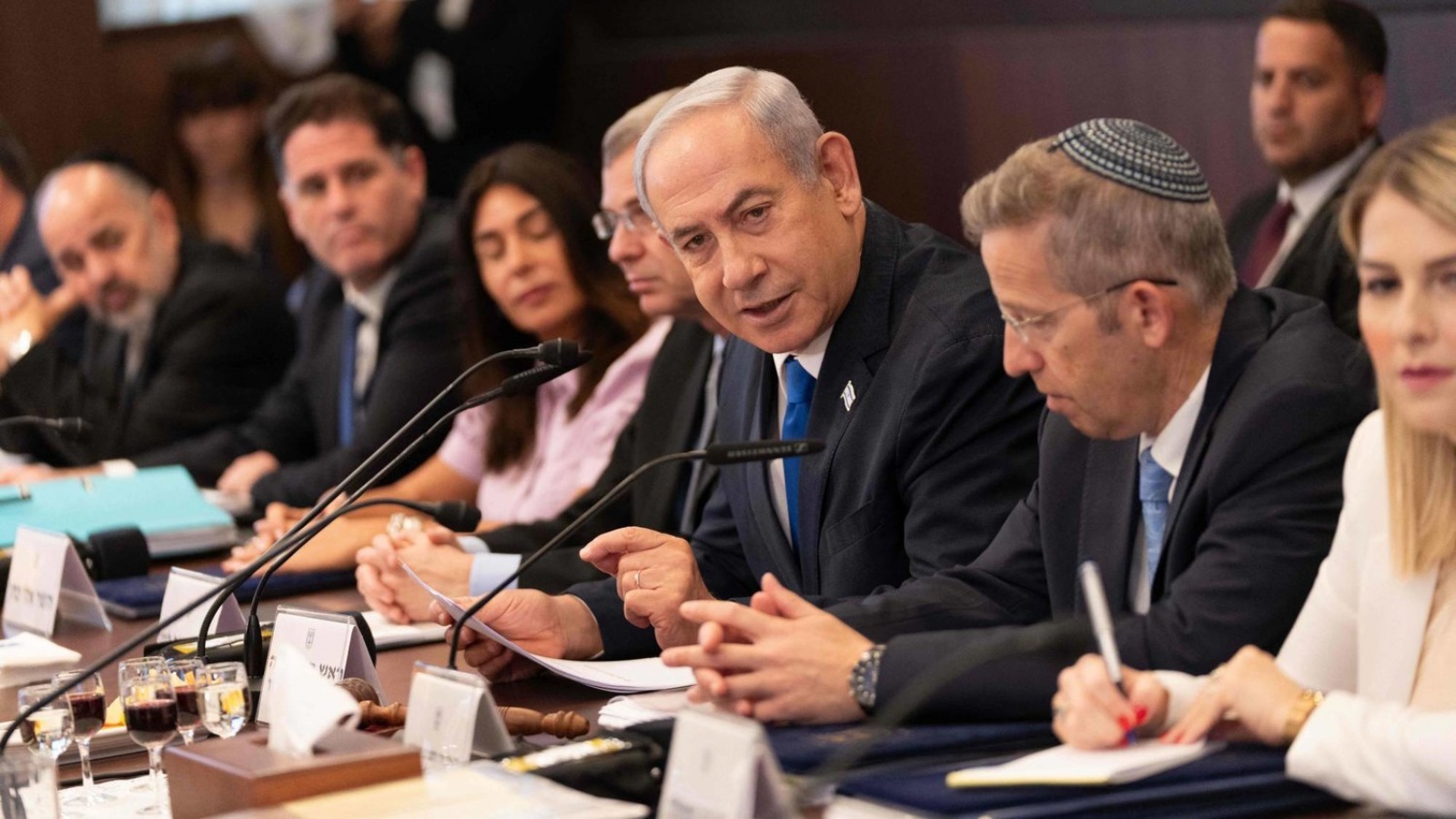رئيس الحكومة الإسرائيلية بنيامين نتانياهو خلال اجتماع حكومته في القدس