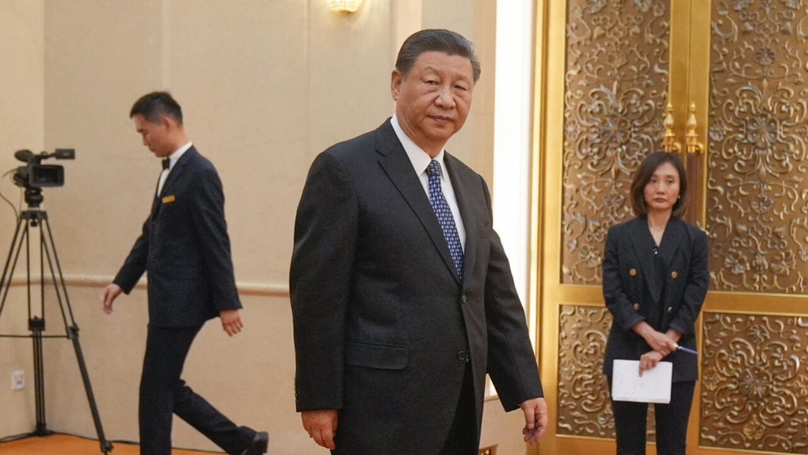 الرئيس الصيني شي جينبينغ خلال انتظاره لقاء وزير الخارجية الأميركي أنتوني بلينكن في بكين في 26 نيسان (أبريل) 2024 