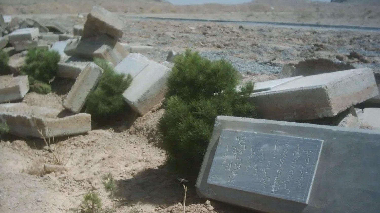تتعرض مقابر البهائيين في أنحاء إيران إلى التخريب. الصورة وزعتها منظمة هيومن رايتس ووتش
