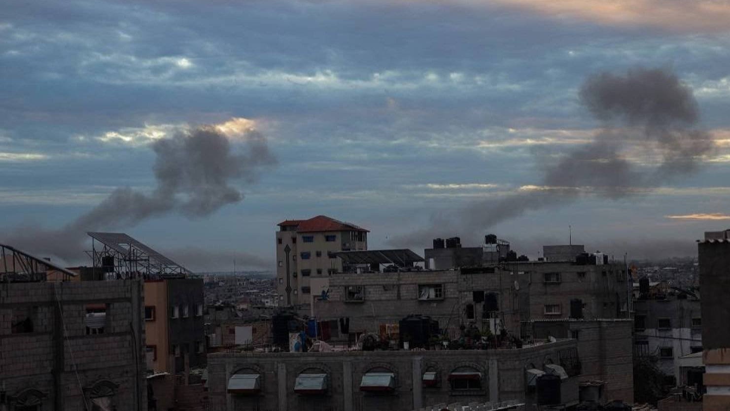 دخان خلال القصف الإسرائيلي على رفح في جنوب قطاع غزة