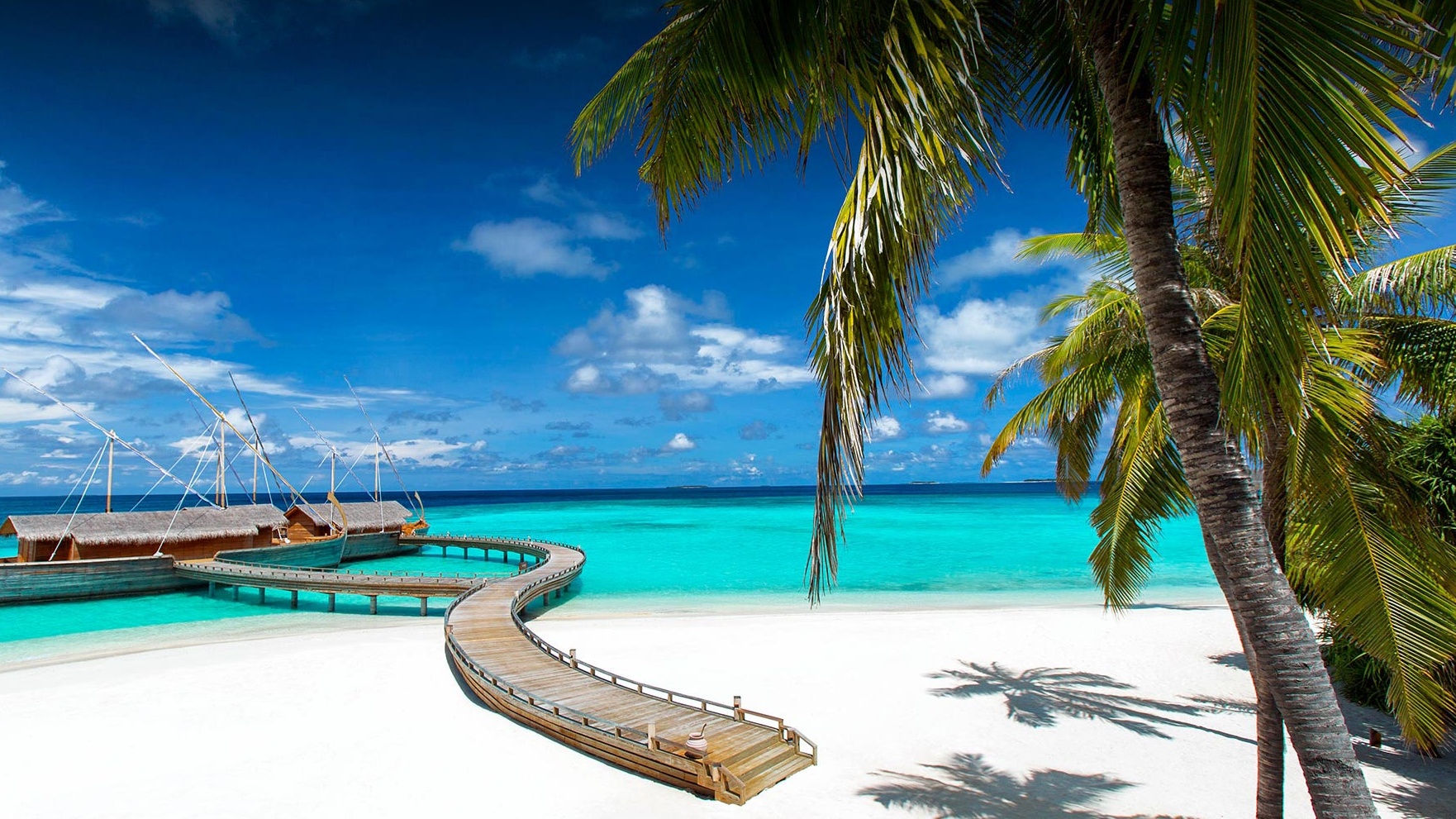 جزر المالديف من أشهر الوجهات السياحية العالمية