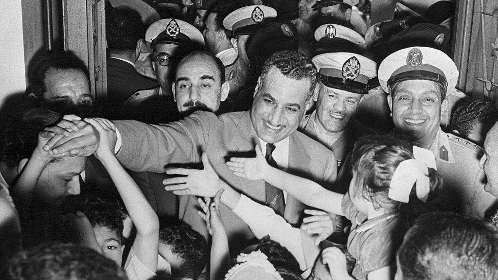بعد سنوات قليلة من تمكن ناصر من السلطة، زاد معدل انتقال العسكريين إلى العمل في مؤسسات الدولة