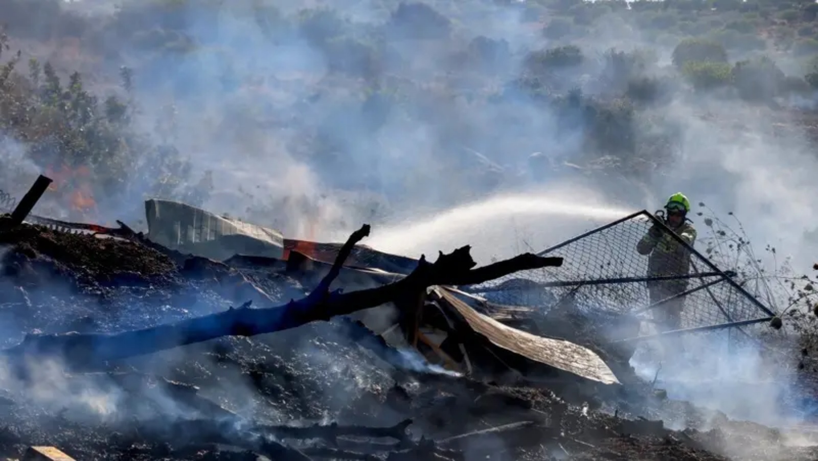 حريق جراء القصف الإسرائيلي على جنوب لبنان