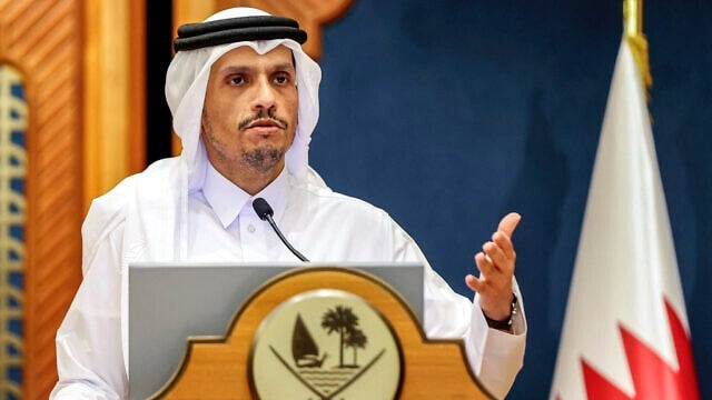 رئيس وزراء قطر، الشيخ محمد بن عبد الرحمن بن جاسم آل ثاني، يعقد مؤتمراً صحفياً مشتركاً مع وزير الخارجية الأمريكي الزائر في الدوحة في 12 يونيو 2024