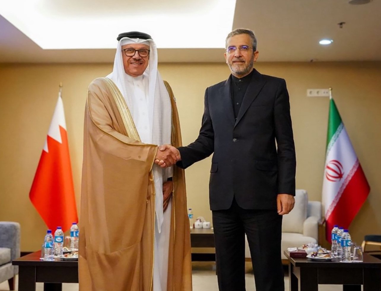 وزير الخارجية البحريني راشد الزياني لدى استقباله من طرف نظيره الايراني الدكتور علي باقري كنيفي طهران