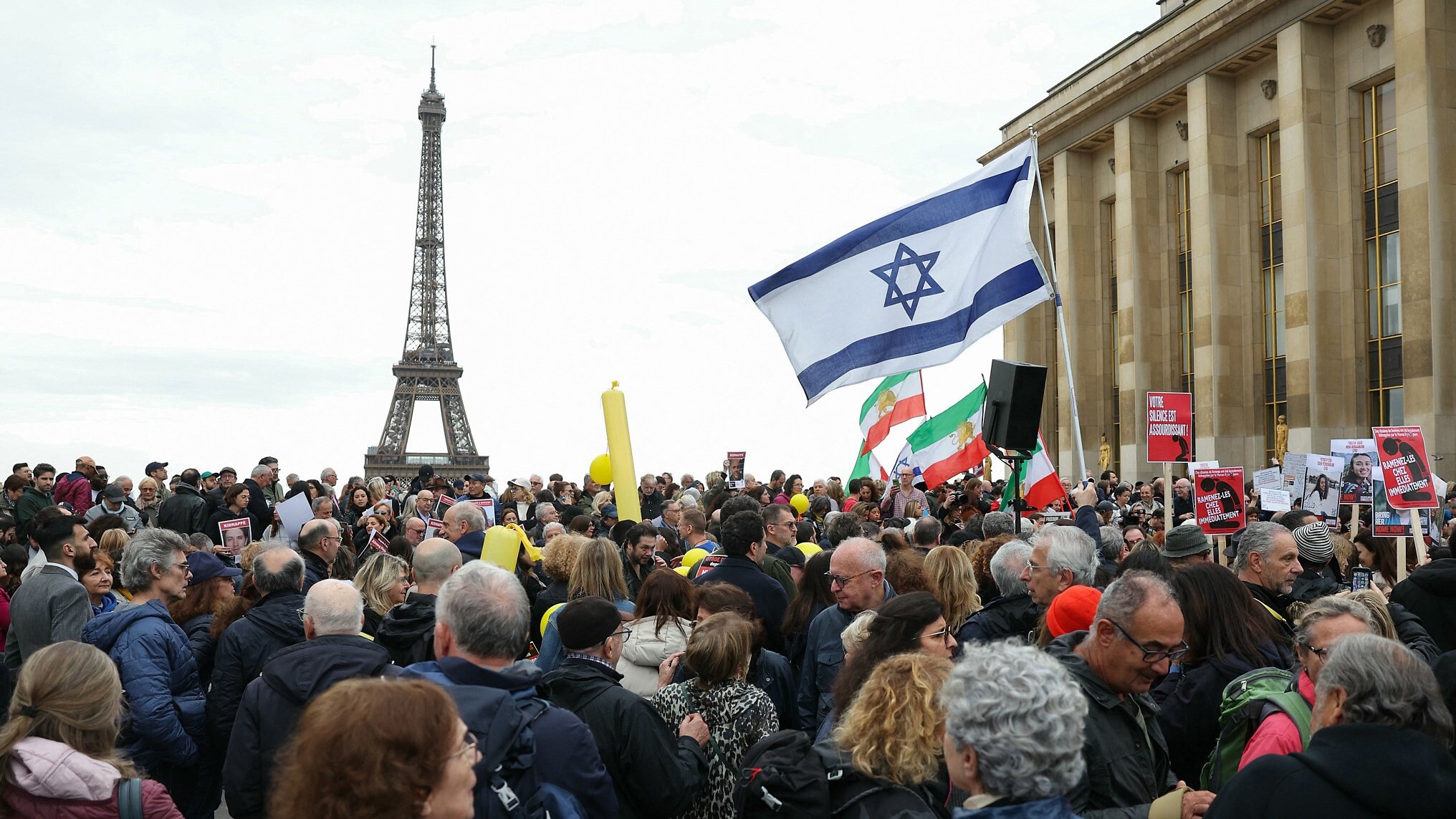 مظاهرة نظمها المجلس التمثيلي للمؤسسات اليهودية في فرنسا للمطالبة بالإفراج عن الرهائن المحتجزين في غزة 