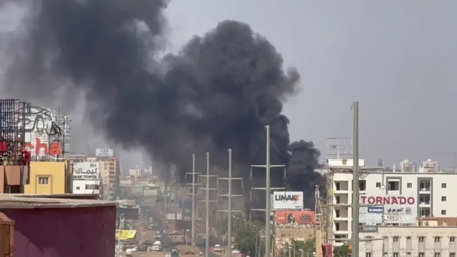 معارك عنيفة بين الجيش السوداني والدعم السريع بمعظم أحياء الخرطوم