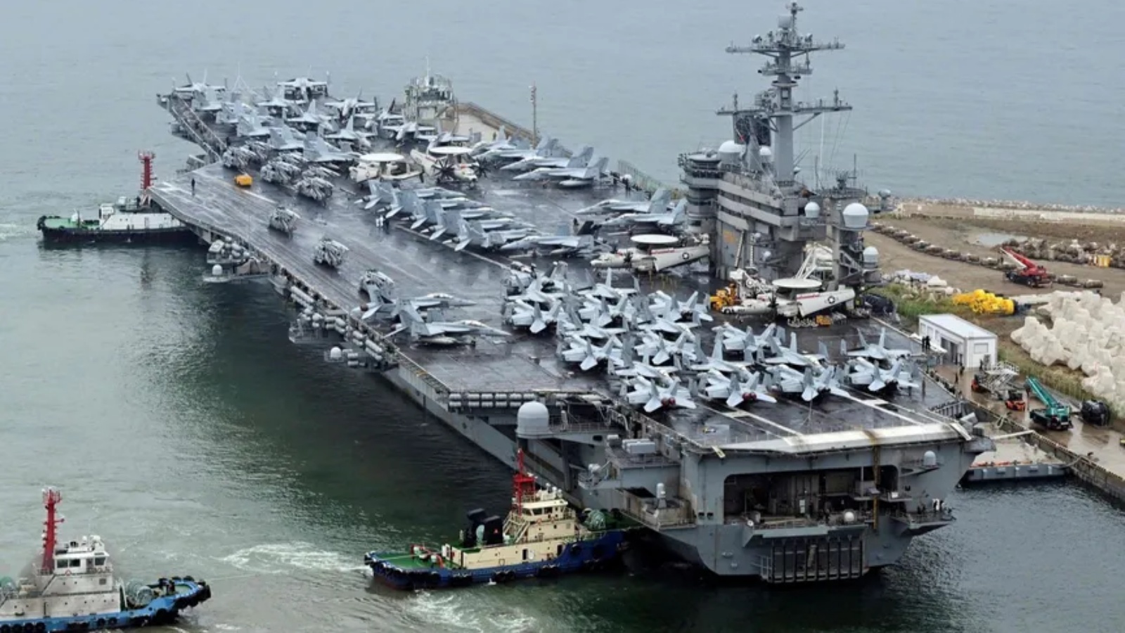 حاملة الطائرات USS Theodore Roosevelt في ميناء بوسان بكوريا الجنوبية. 22 حزيران (يونيو) 2024