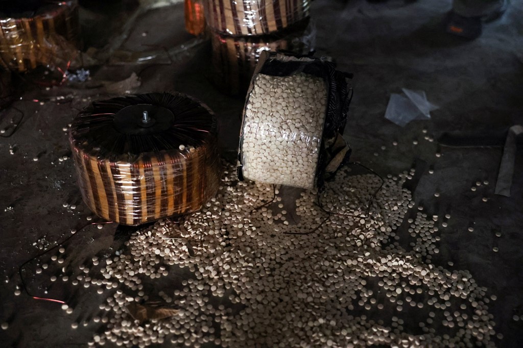 احد مخابىء المخدرات في قاعدة عسكرية سورية