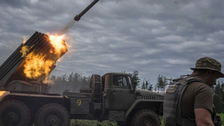 نائب رئيس مجلس الأمن الروسي يكشف عن الخيار الوحيد أمام كييف لتجنب زوالها من الخريطة