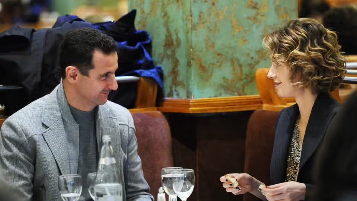 أسماء وبشار الأسد في مطعم باريسي عام 2010