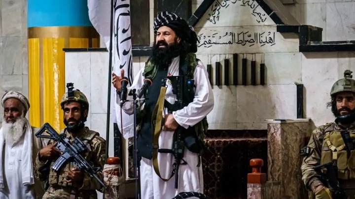 خليل الرحمن حقاني وزير اللاجئين الأفغاني