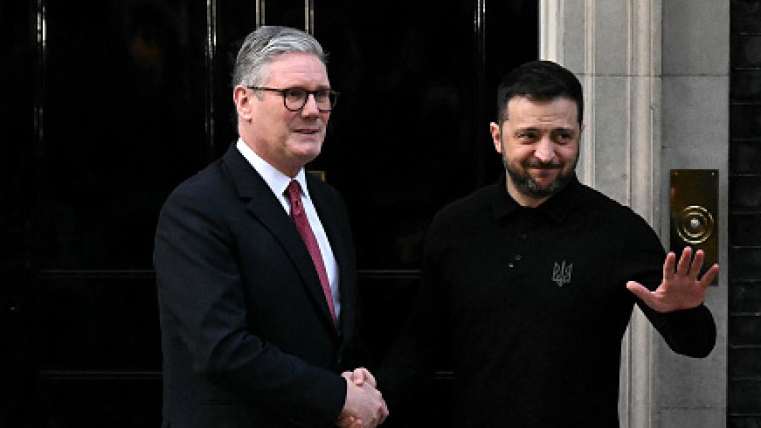 ستارمر يحشد الحلفاء: أوكرانيا لن تكون وحيدة أبدًا