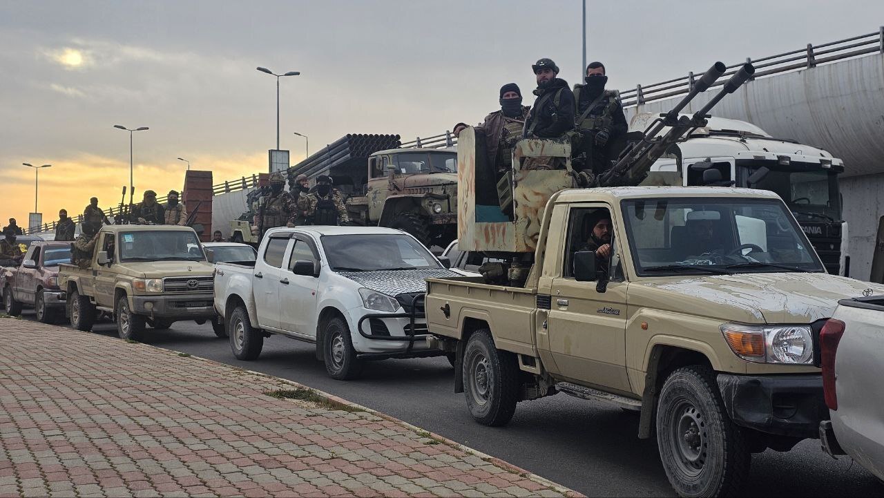 أرتال عسكرية من وزارة الدفاع السورية تدخل مدينة بانياس 