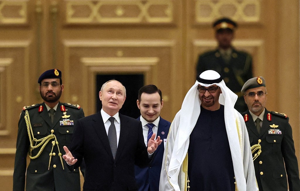 بوتين ومحمد بن زايد خلال لقاء سابق 