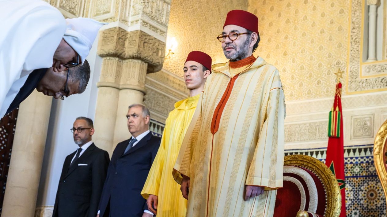 الملك محمد السادس لدى استقباله الولاة والمحافظون الجدد