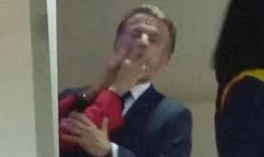 صورة للقطة الصفعة التي تلقاها ماكرون من زوجته 