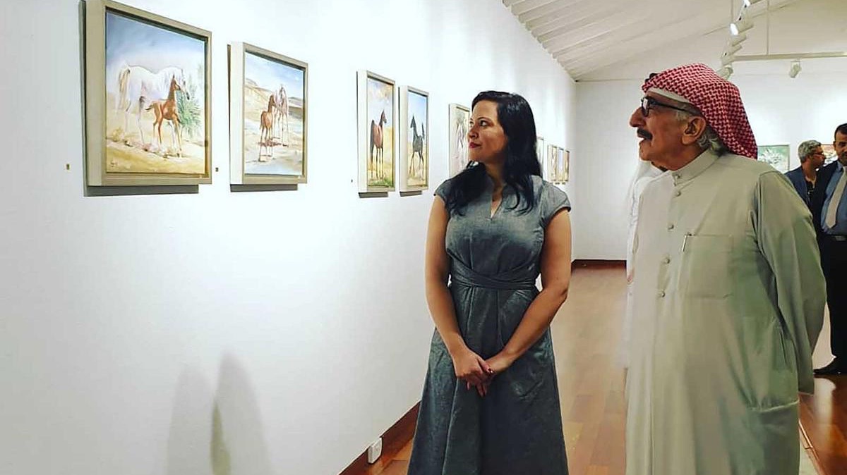 عرف عنه ولعه بالفن التشكيلي