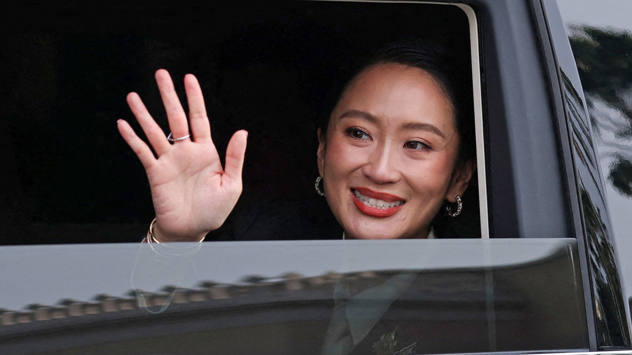 رئيسة وزراء تايلند المقالة لانتهاكها السلوكيات الوظيفية 