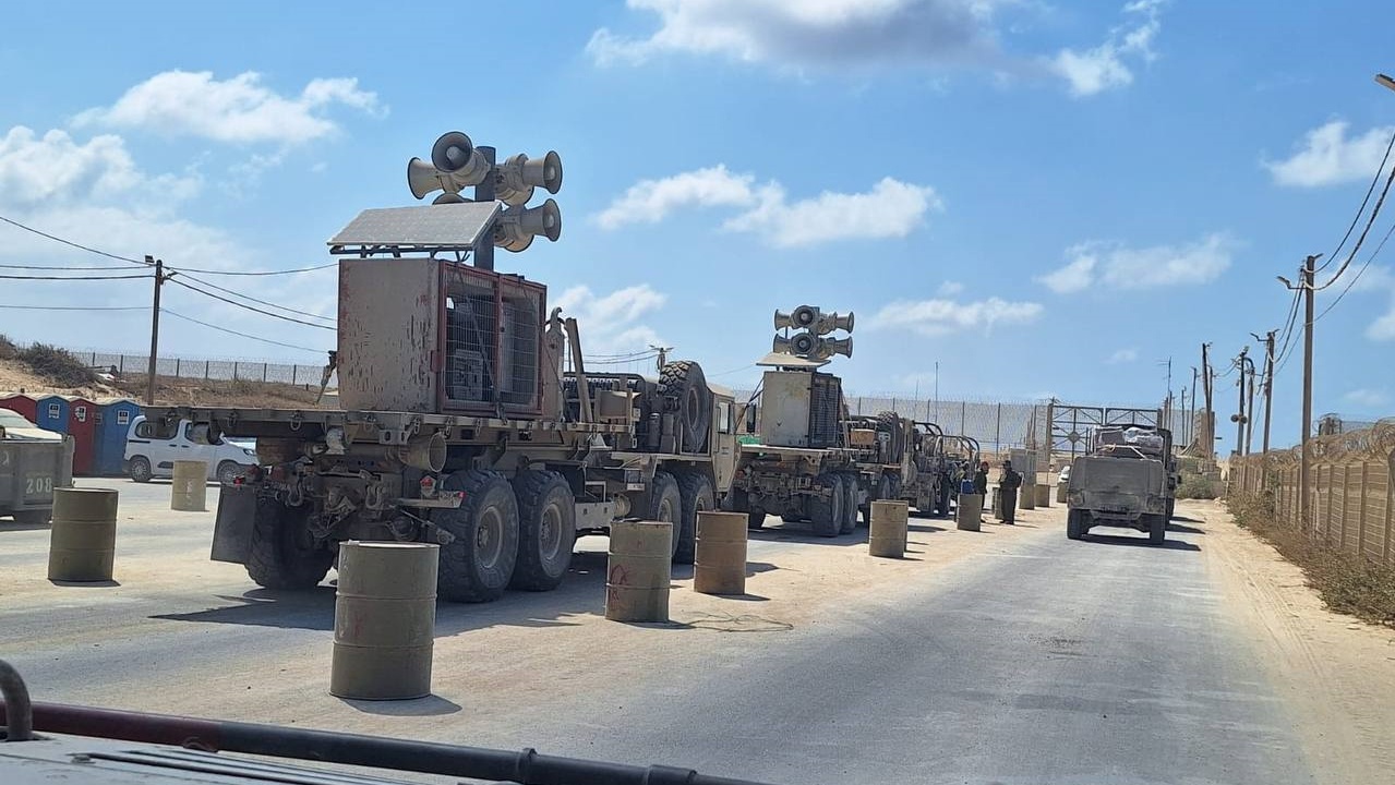 مكبرات الصوت جاهزة لبث خطاب نتانياهو على الحدود مع قطاع غزة