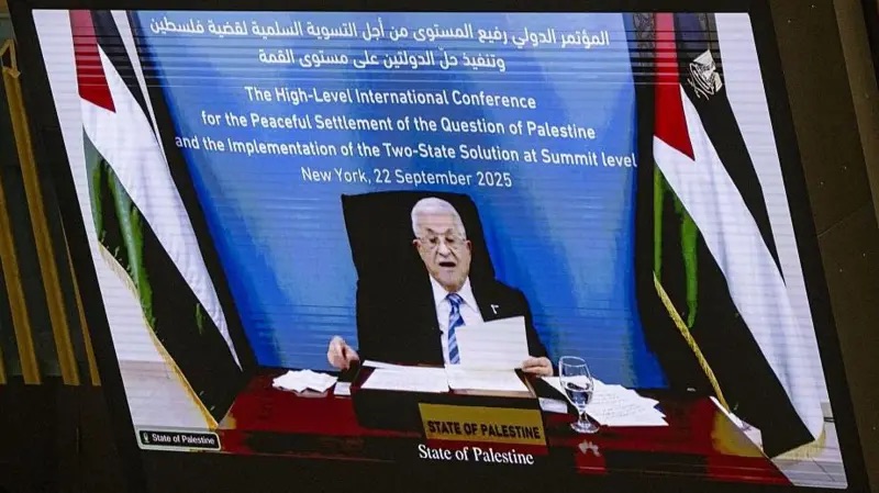 الرئيس الفلسطيني محمود عباس يلقي كلمته في مؤتمر نيويورك من الضفة الغربية بالفيديو بعدما منع من الحضور إلى مقر الأمم المتحدة. - Getty Images