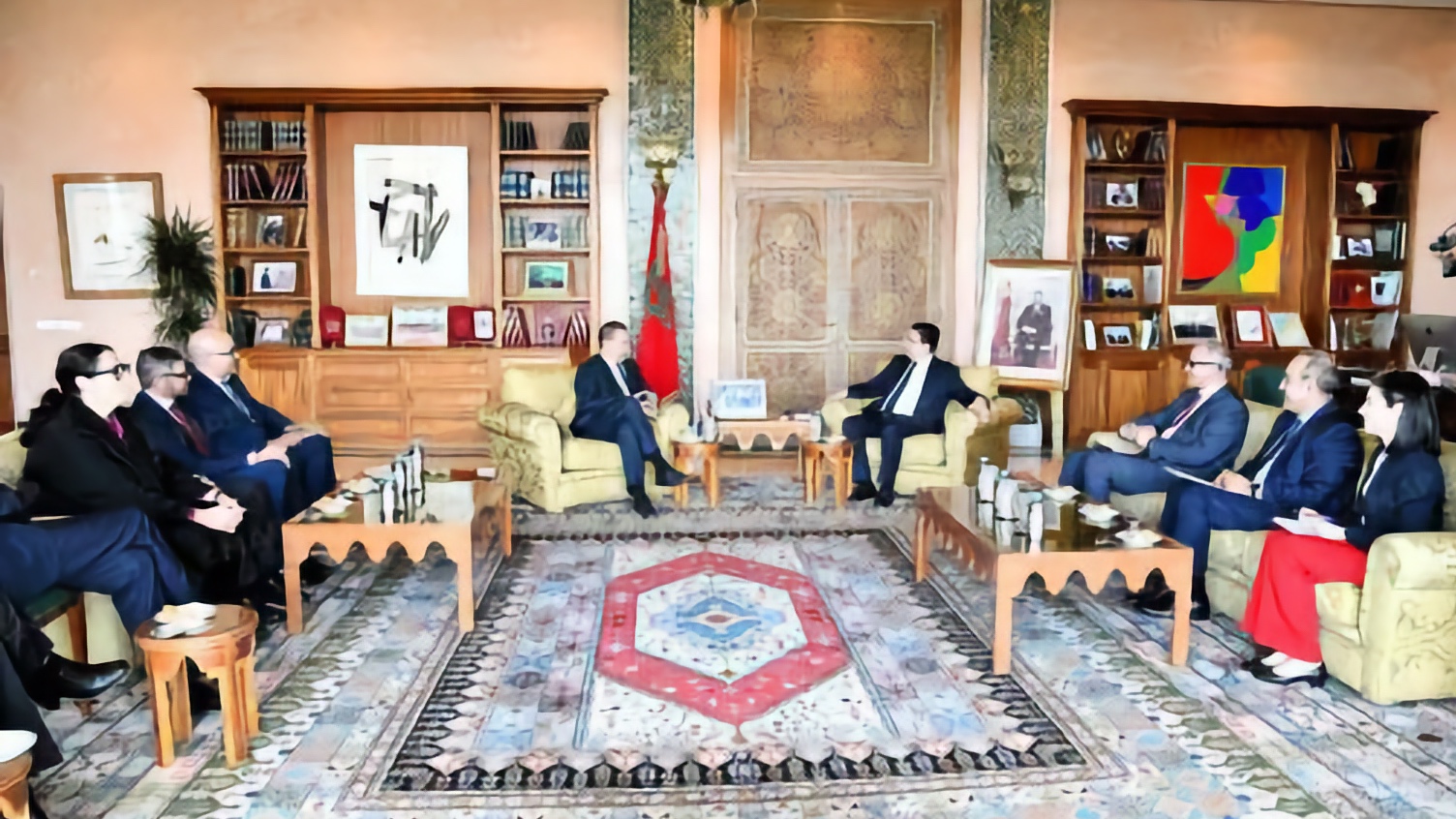 وزير خارجية المغرب لدى مباحثاته في الرباط مع وفد عن المجموعة البرلمانية الإيطالية “لدعم مبادرة الحكم الذاتي