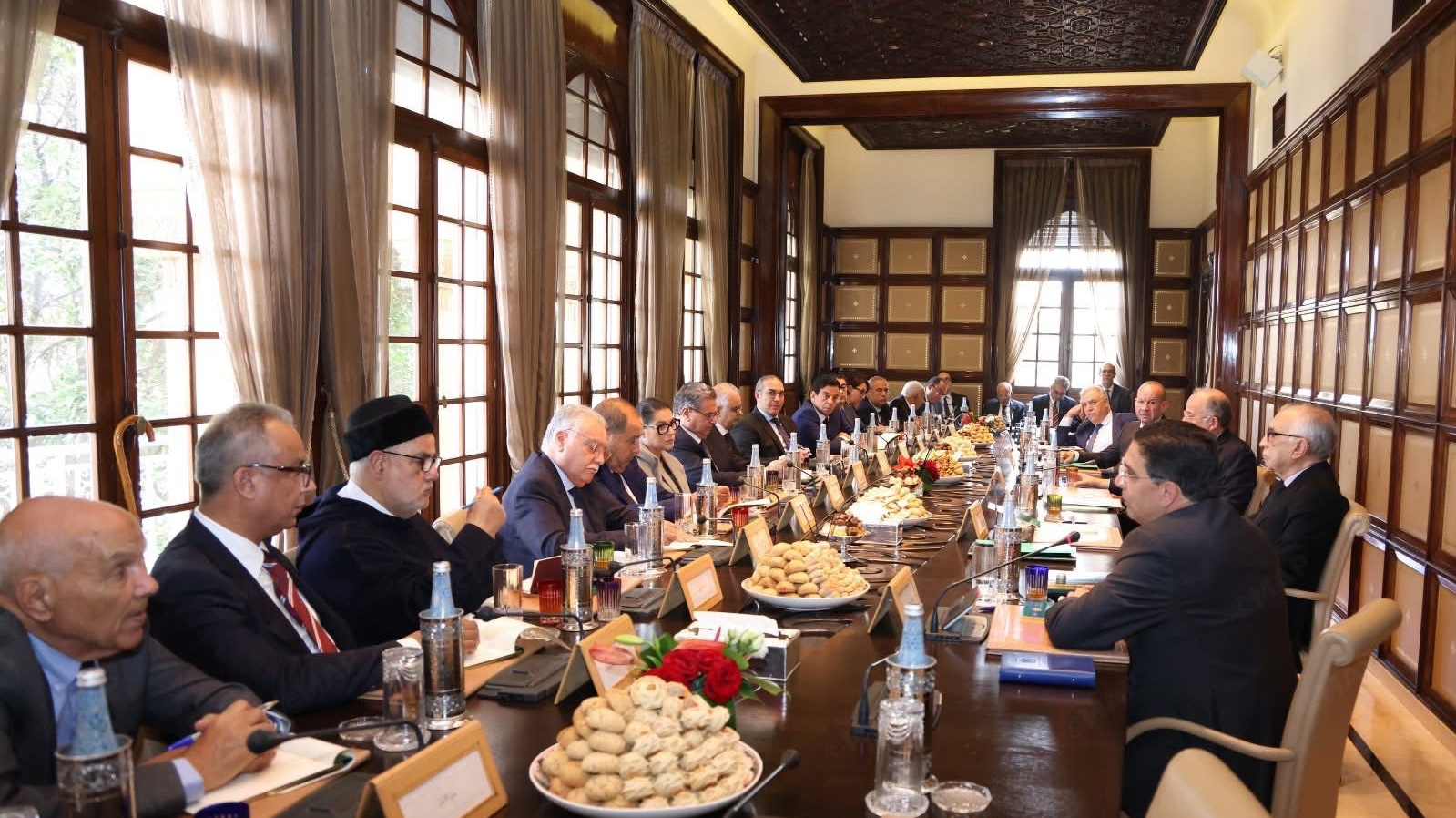 مستشارو الملك يترأسون بالرباط اجتماعا بالديوان الملكي مع قادة الاحزاب السياسية