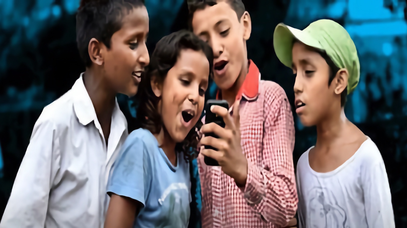 المغرب يتجه لتقنين الفضاء الرقمي لحماية الأطفال