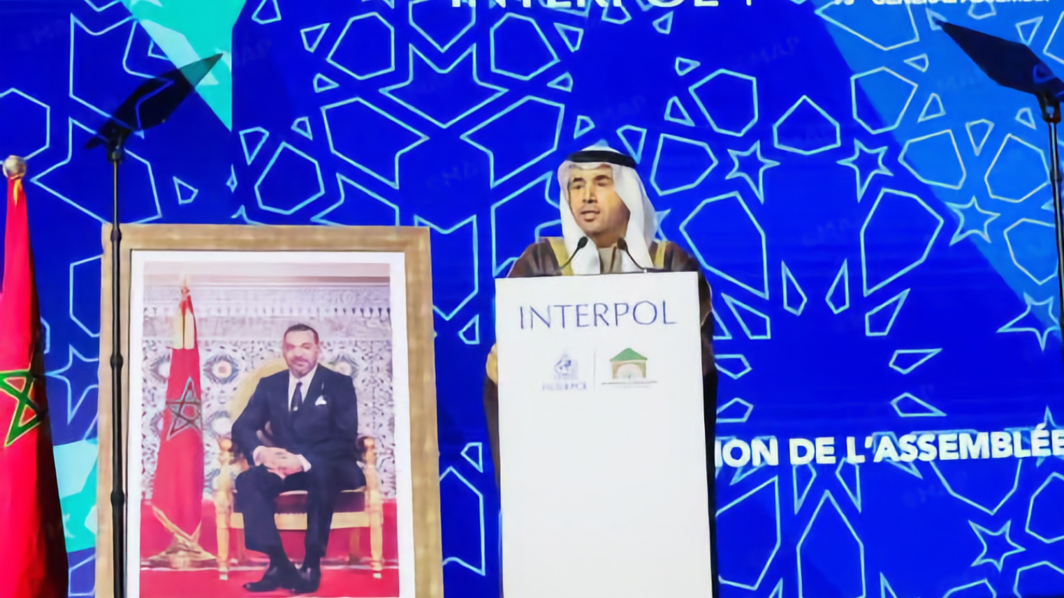 رئيس المنظمة الدولية للشرطة الجنائية (أنتربول) اللواء أحمد ناصر الريسي يتحدث في الجلسة الافتتاحية للدورة الـ93 للجمعية العامة لـ